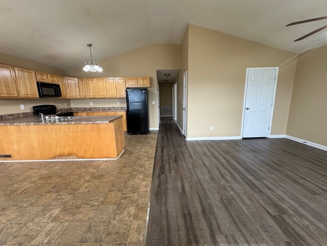 Foto del edificio - Spacious 3 bedroom, two bathroom home close to GM, Magna and Industrial Park