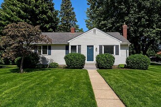 Building Photo - 361 Meadowbrook Ave