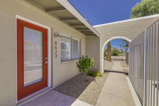 Building Photo - $0 First Month Rent! Remodeled 2 Bed Casita w/ Private Patio, W/D & Pool