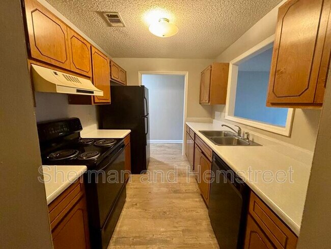 Foto del edificio - 218 Commons Dr