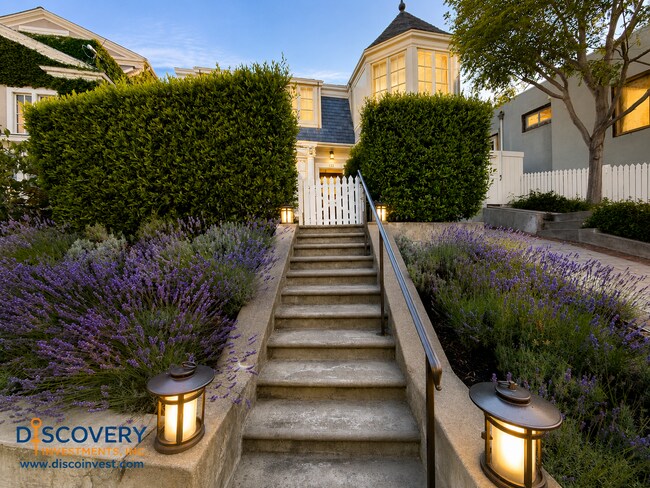 Foto del edificio - Exquisitely Remodeled Contemporary Piedmont Cottage with Timeless Charm and Premium Finishes