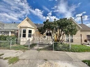 Building Photo - 521 Birch St