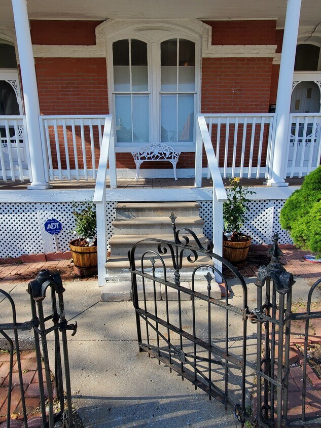 Primary Photo - 1211 Jules St
