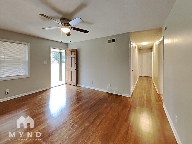 Building Photo - 8206 Whitehead Dr
