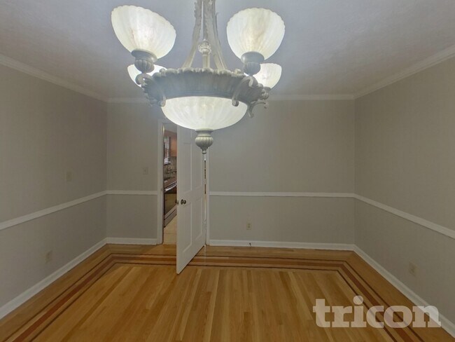 Building Photo - 100 Creekwood Ct