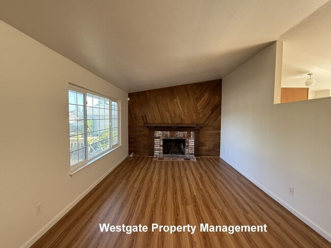 Foto del edificio - 864 Crinella Dr