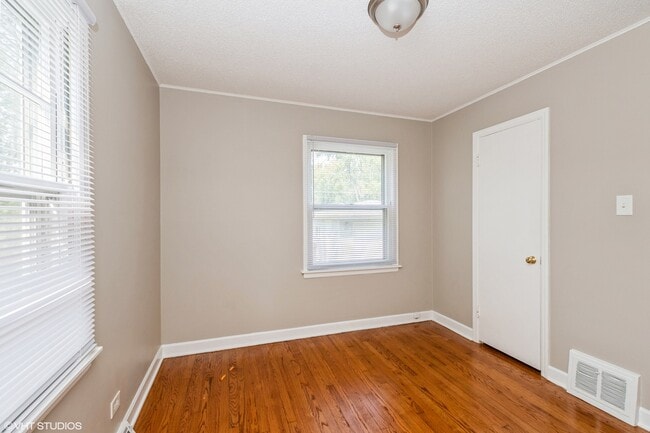 Building Photo - 6624 Hubbard Ln