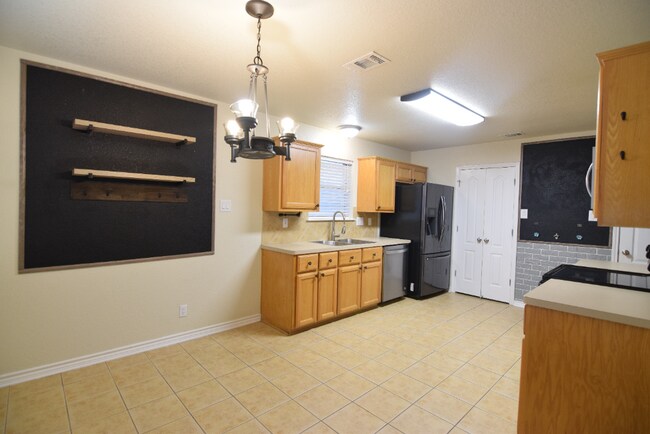 Foto del edificio - 305 Sandra Sue Dr