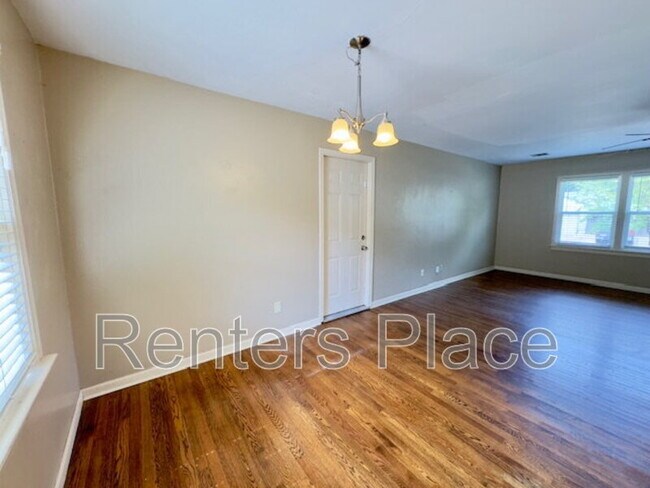 Building Photo - 1510 E 45th Pl