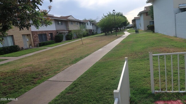 Foto del edificio - 1627 W Hazelwood St