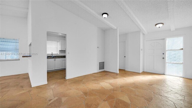 Building Photo - 10583 La Placida Dr