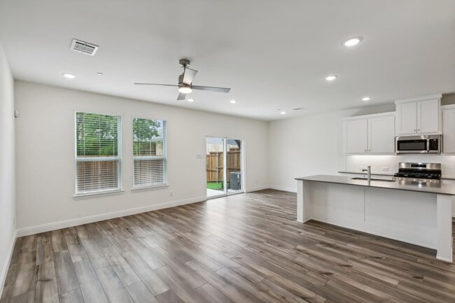 Foto del edificio - 3705 Pierce Ln