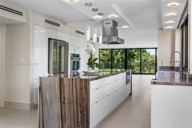 Building Photo - 700 Coral Way