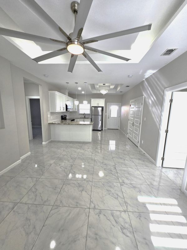 Foto del edificio - 1018 N Woodson Ave