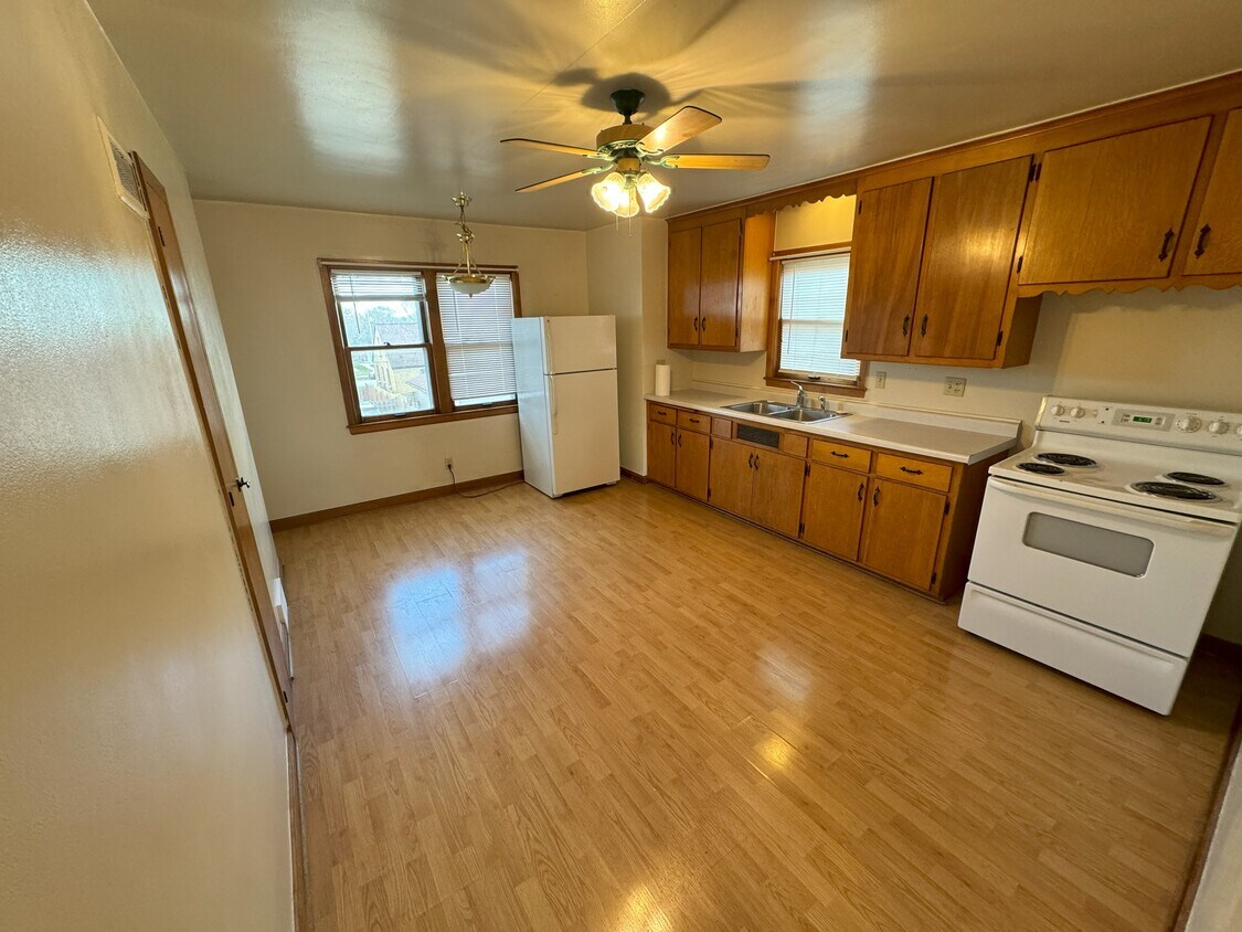 3422 W Poe St Unit 3422A Poe Street, Milwaukee, WI 53215 Apartments