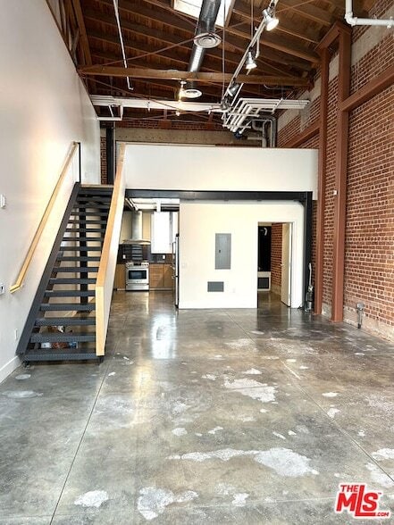 Building Photo - 130 S Hewitt St