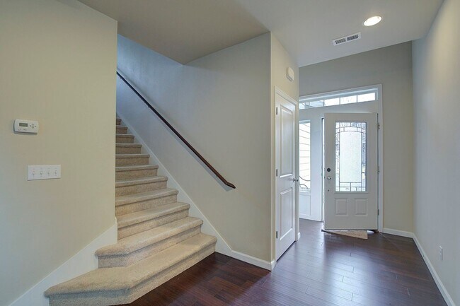 Building Photo - 4Bd/2.5Ba Lynnwood House