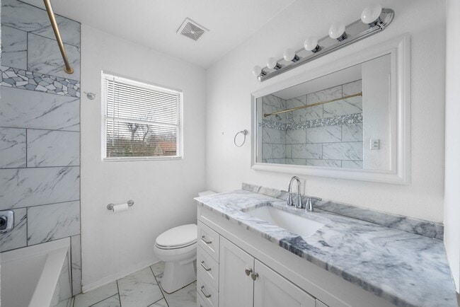 Building Photo - 3 Bed 2 Bath located in Sunset Hills Subdi...
