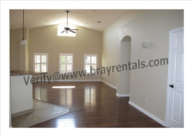 Building Photo - 609 Saffron Way