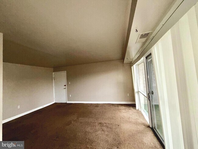 Foto del edificio - 9282 Adelphi Rd