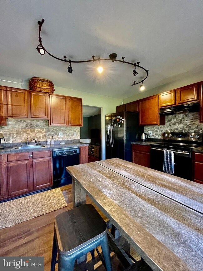 Foto del edificio - 347 Elderwood Ct