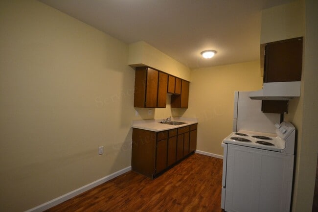 Building Photo - Longton Apartments