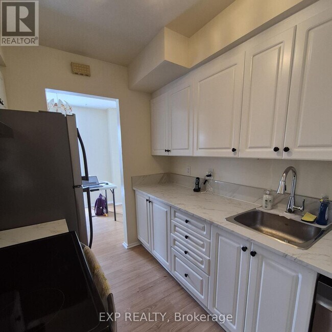 Photo du bâtiment - 8 Arnold Dr