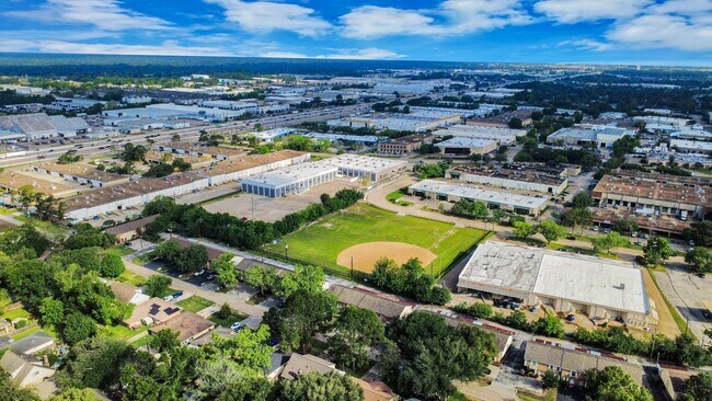 Foto del edificio - 10654 Hazelhurst Dr