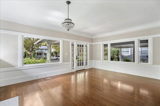 Building Photo - 1133 42nd St