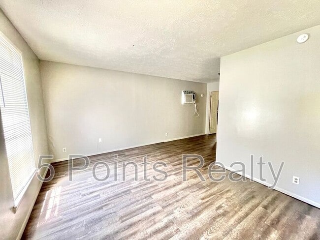 Photo - 336 E Webster St House