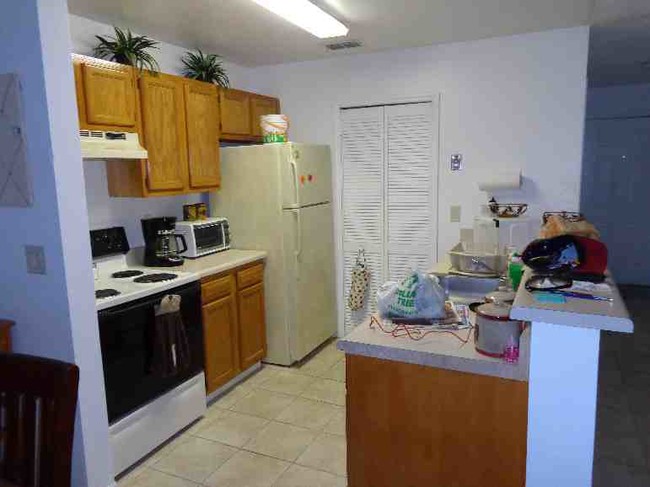 Kitchen - 5968 Westgate Dr
