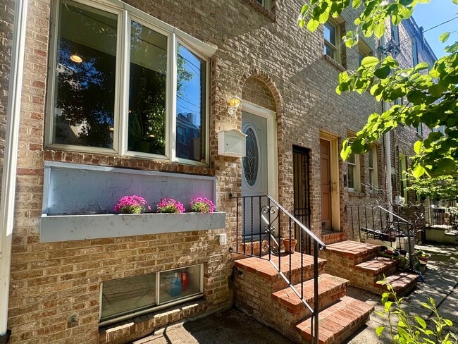 Photo - 321 Titan St House
