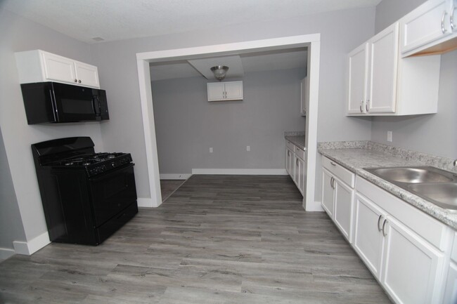 Foto del edificio - Updated 4 Bedroom Home - Move In Ready