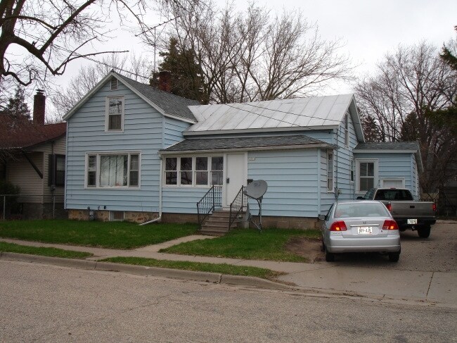 Primary Photo - 1016 Portage St