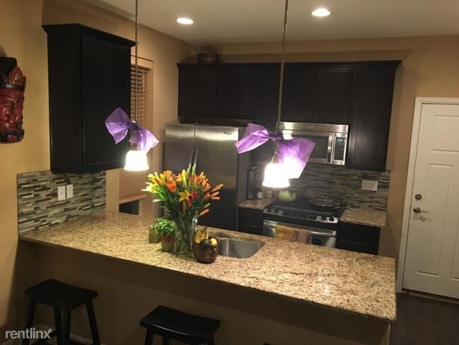Foto del edificio - 3 br, 2.5 bath Townhome - 5201 Stuart Street