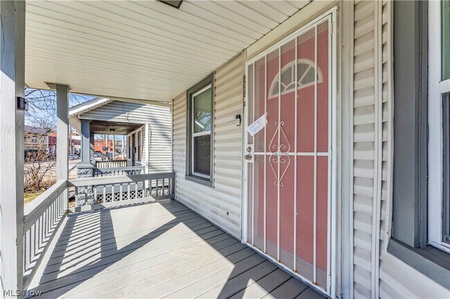 Foto del edificio - 9720 Denison Ave