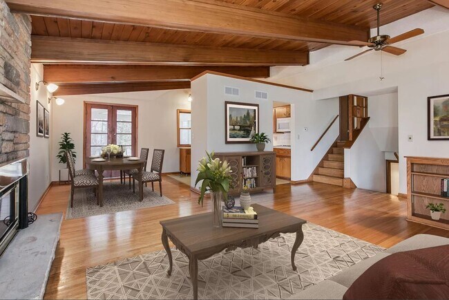 Foto del edificio - 1049 Island Lake Ave