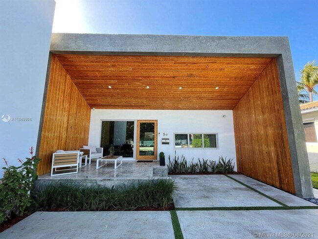 Building Photo - 50 SW 30th Rd