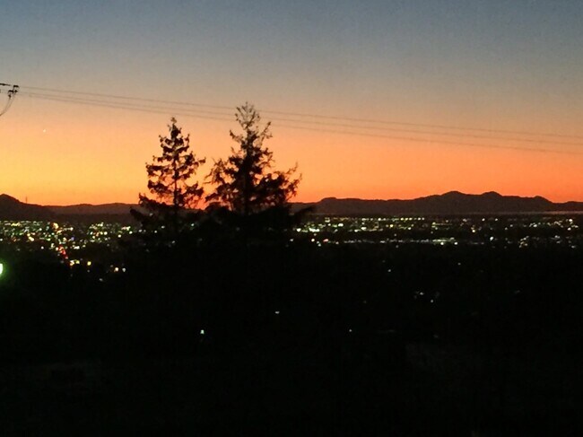 Foto del edificio - 2718 E Commonwealth Ave