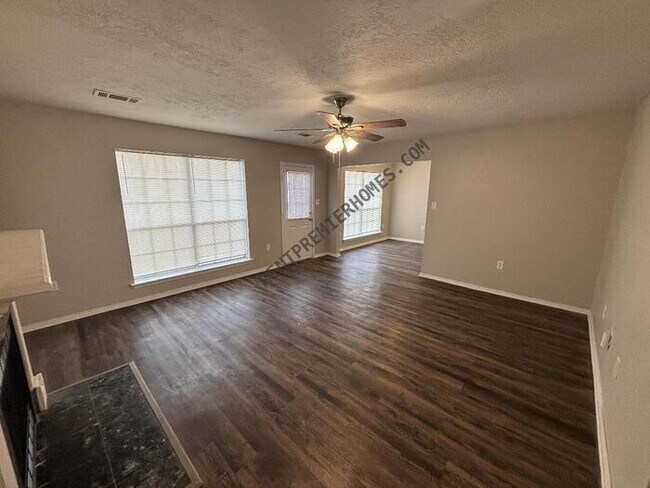 Building Photo - 16 Fox Run Cir