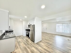 Building Photo - 4132 W 118th St