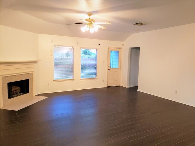 Building Photo - 2910 Plum Lake Dr