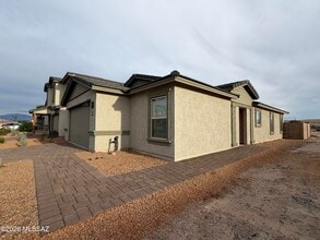 Building Photo - 10443 W Guilford Ln