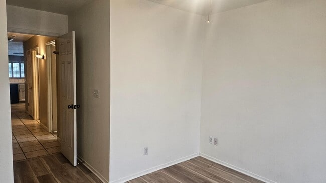 Foto del edificio - 3299 W Stuart Ave