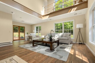 Building Photo - 338 Clove Rd