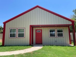 Building Photo - 1020 Deer Ln