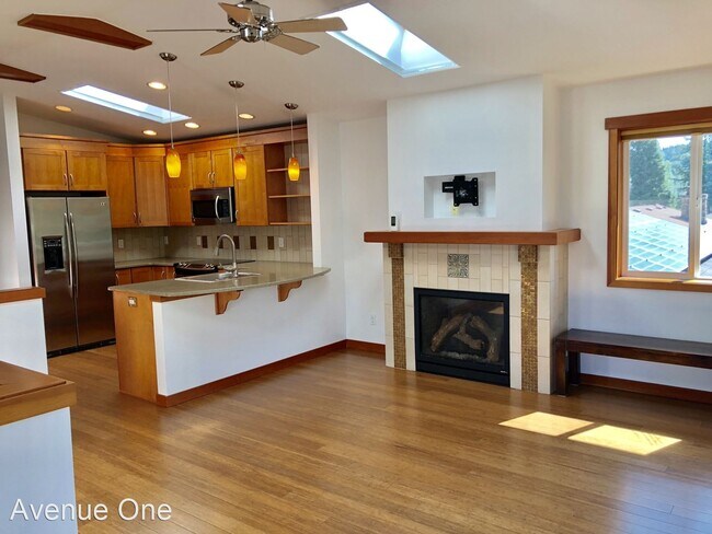 Building Photo - 1 br, 1 bath House - 12615 SE 7th Place