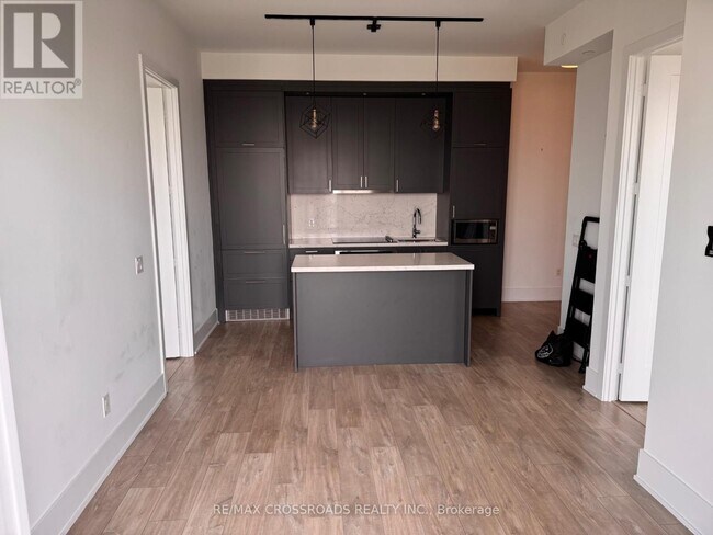 Photo du bâtiment - 470 Front St W