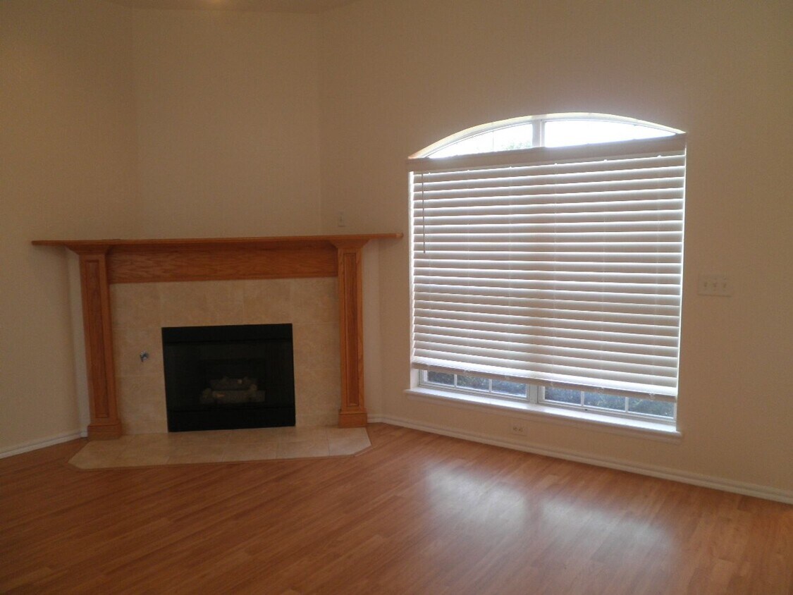 Foto del edificio - Nice 3 bedroom, 2 bath, 2 car garage in Noble
