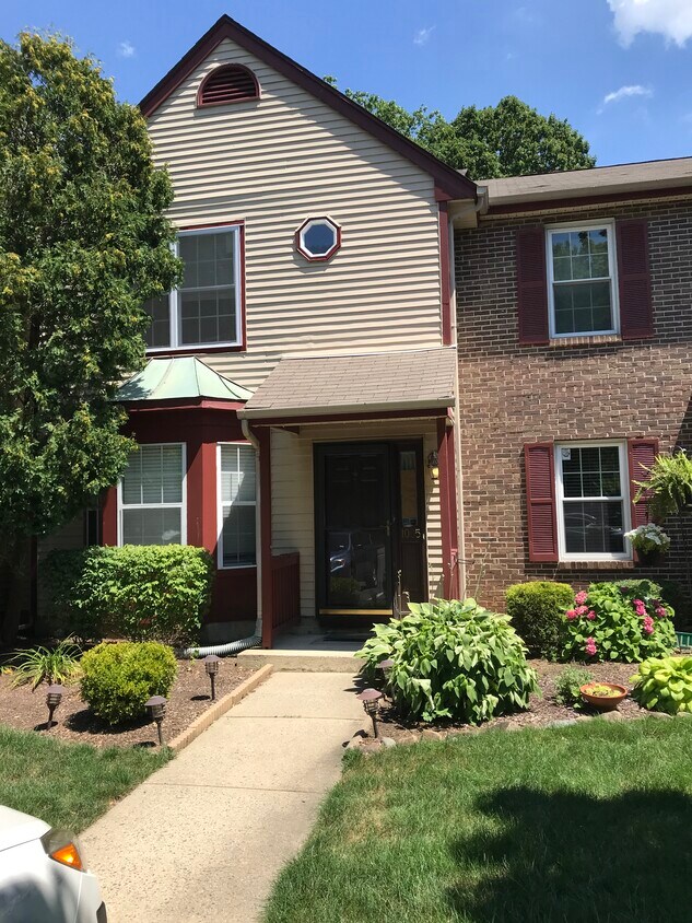 1005 Hemlock Ct, Monmouth Junction, NJ 08852 Townhome Rentals in Monmouth Junction NJ